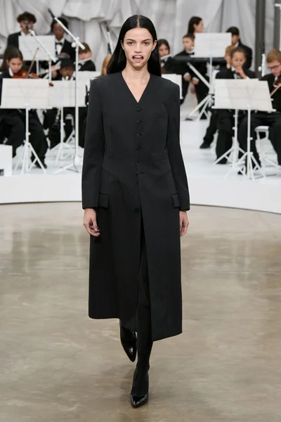 Look 28